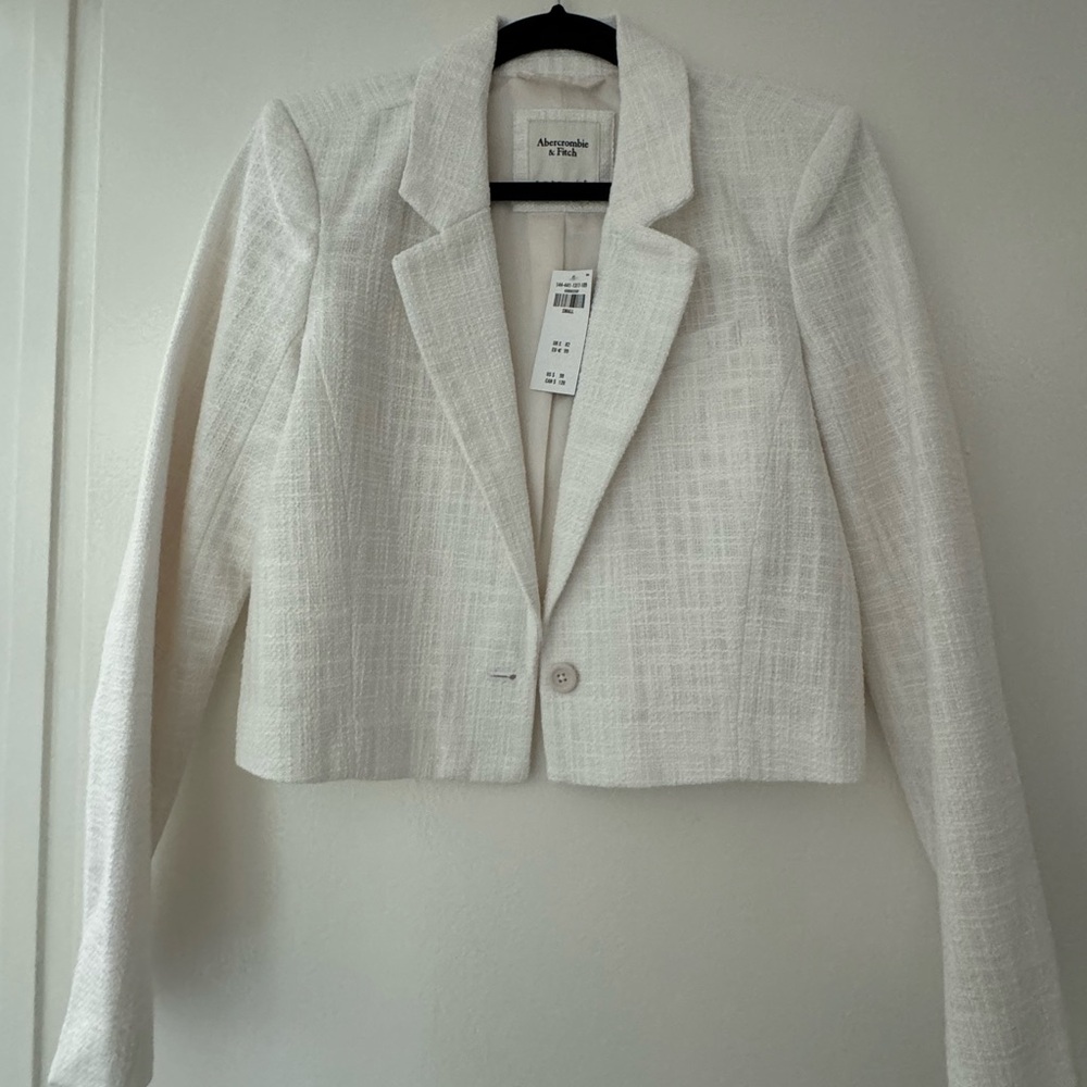 Abercrombie & Fitch Cropped Blazer